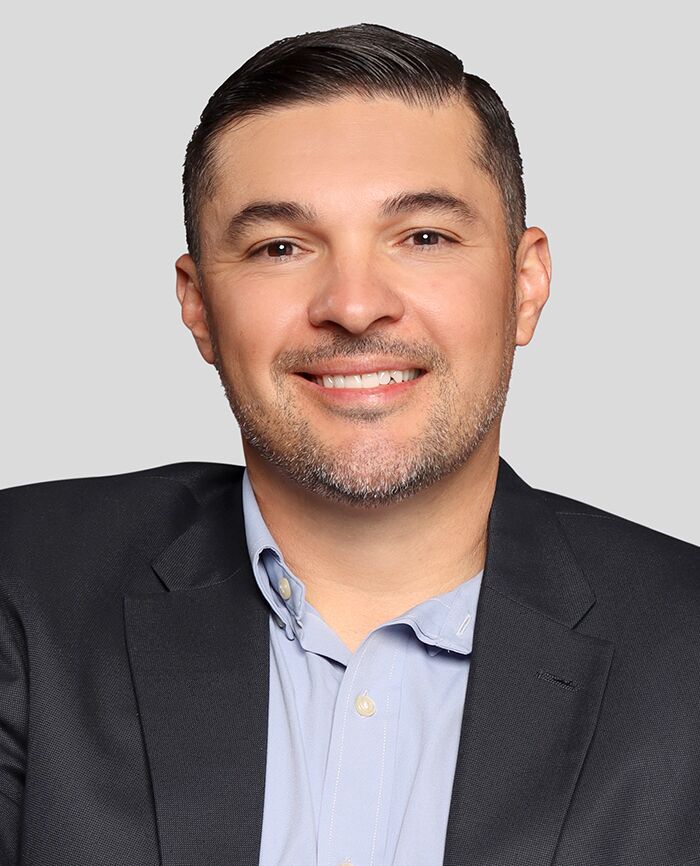 Julio Salinas Headshot.