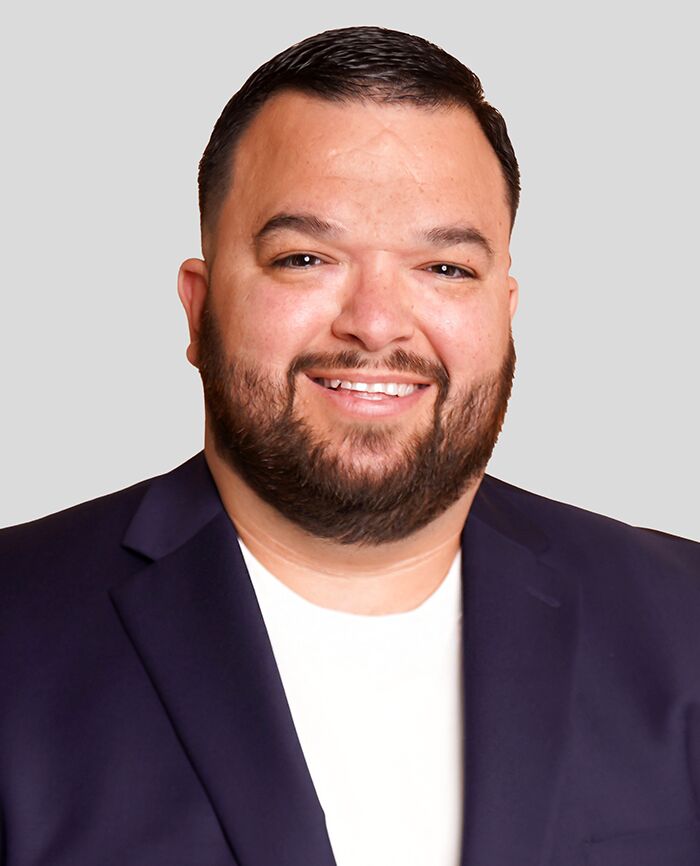 Joey Villanueva Headshot.